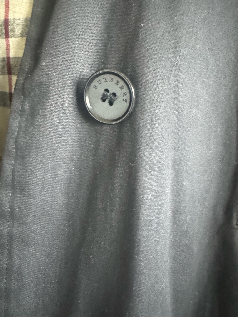 Burberry Black Trench Coat with Classic Check Lining - Picture 3 of 12